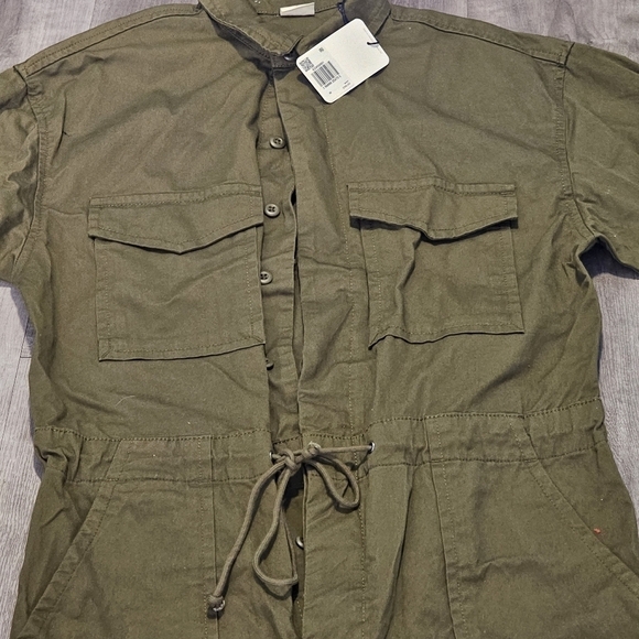 Levi’s Women NWT Medium Olive Green Jumpsuit - Picture 4 of 14